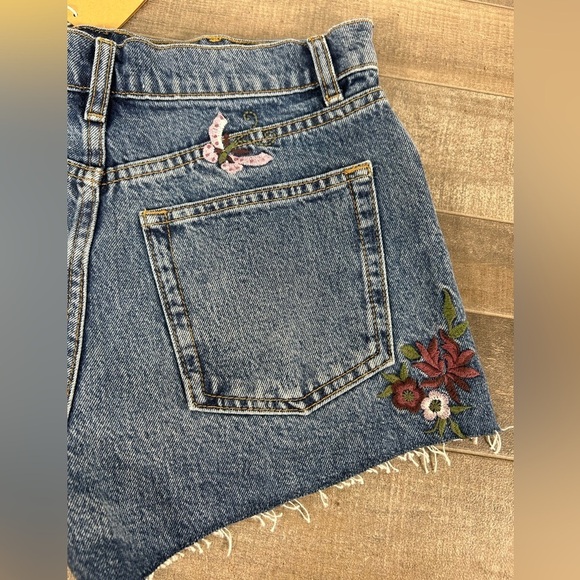 NEW Reformation High Rise Jean Shorts Floral Fauna Embroidery - Picture 3 of 11